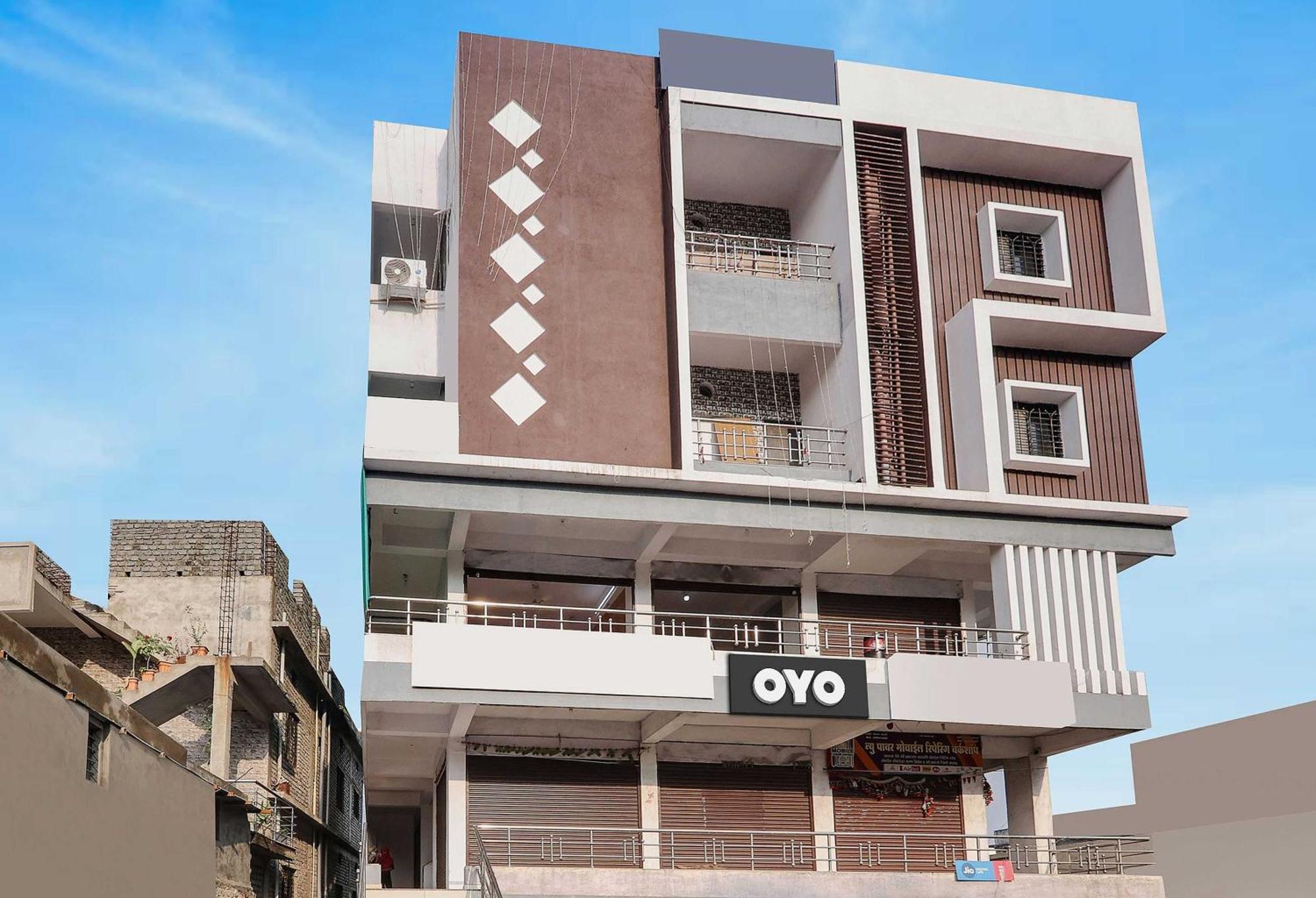 Oyo Hotel Blackgold Chandrapur Esterno foto